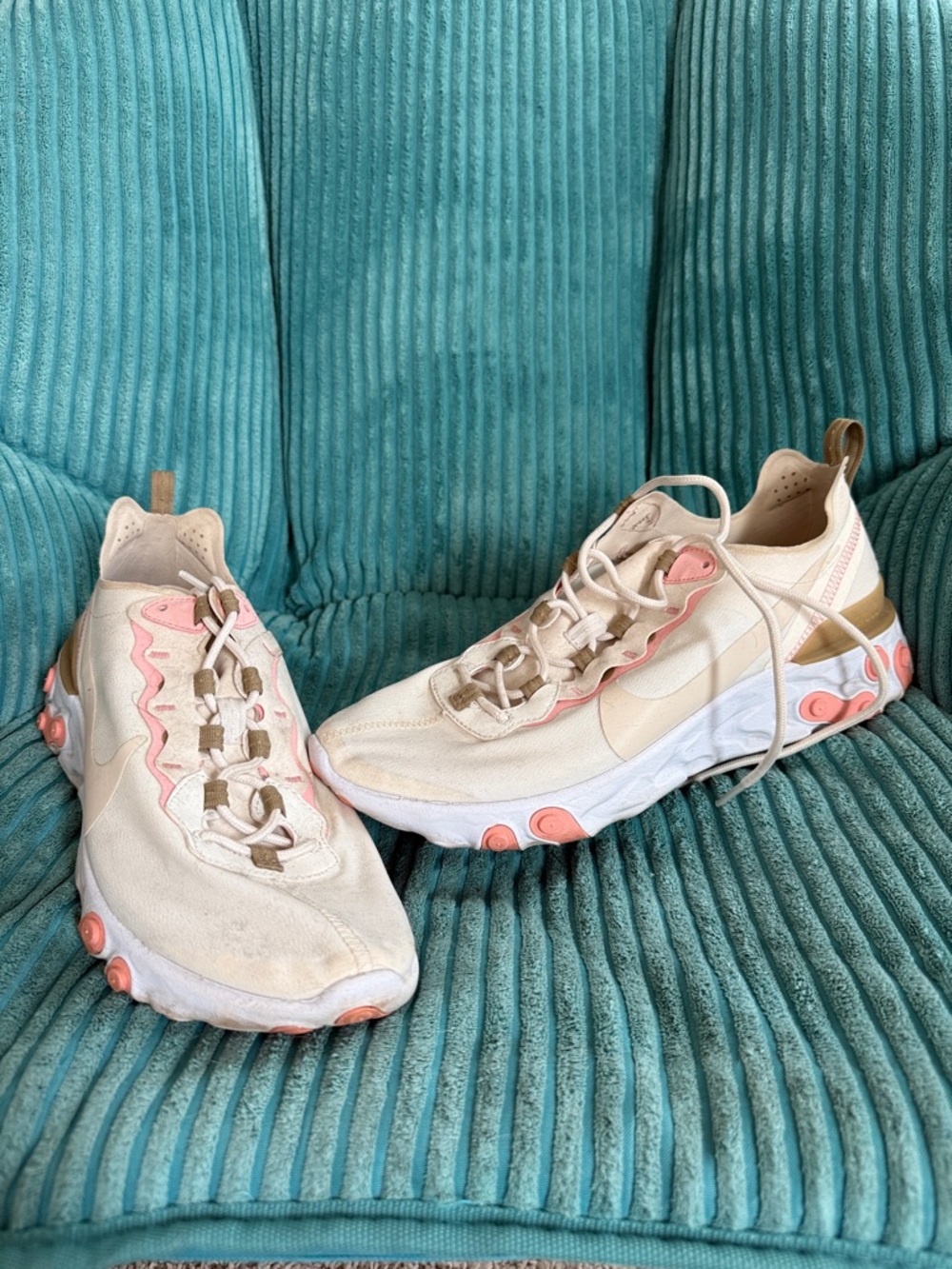 Nike Women’s Cream & Pink Wave-Detail Sneakers